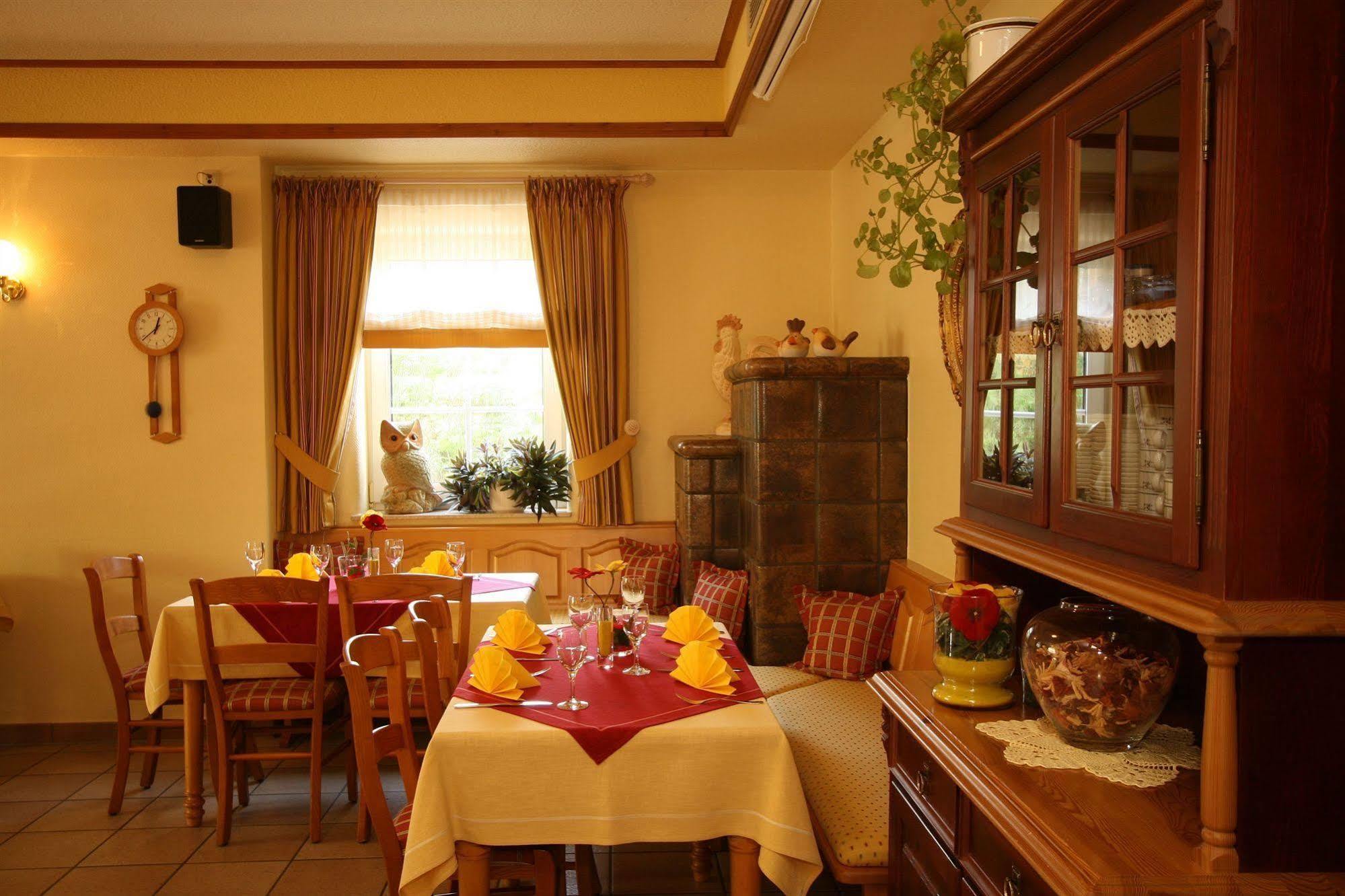 Hotel Company Cölbe Екстериор снимка