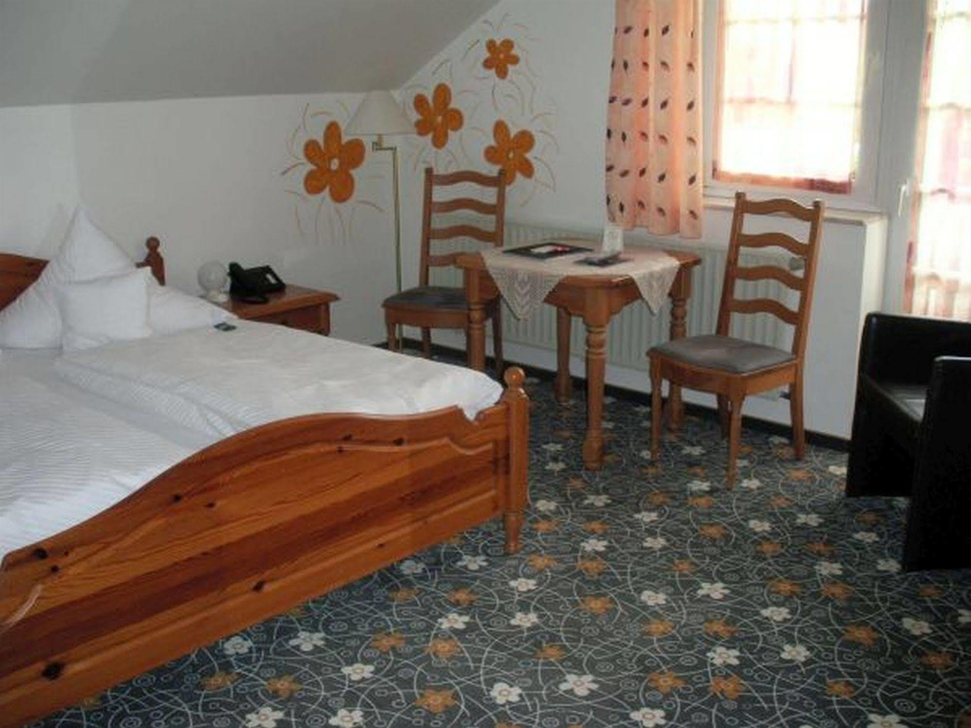 Hotel Company Cölbe Екстериор снимка