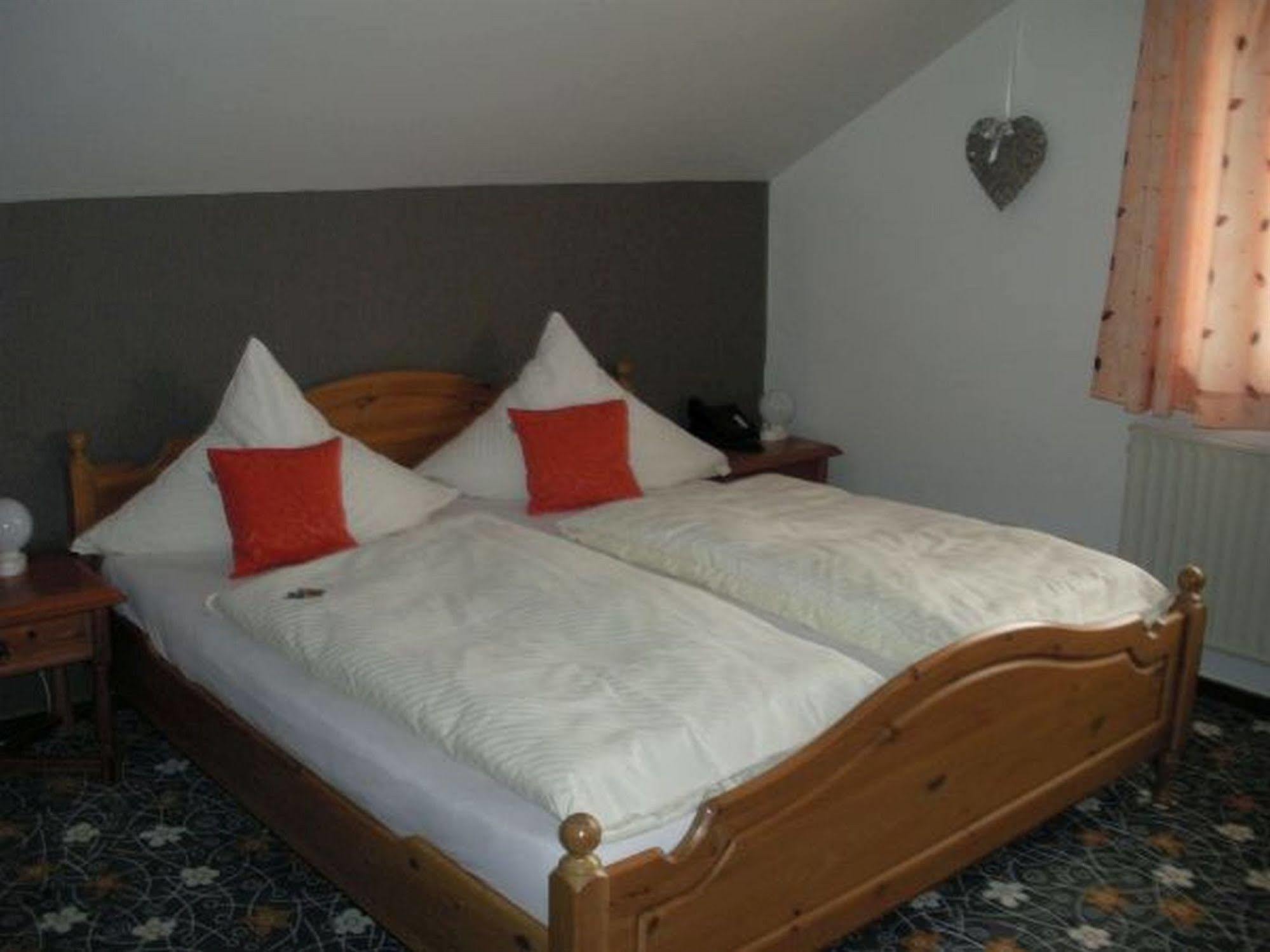Hotel Company Cölbe Екстериор снимка