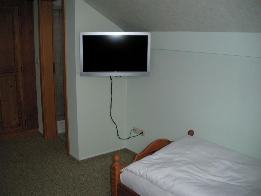 Hotel Company Cölbe Стая снимка
