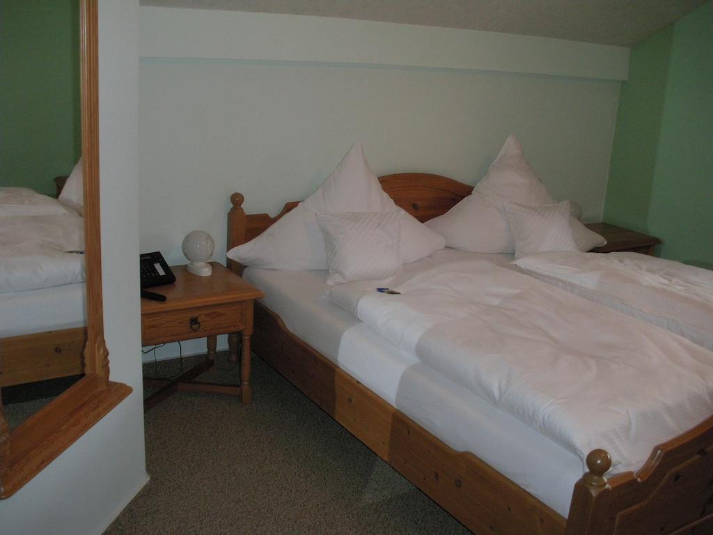 Hotel Company Cölbe Стая снимка